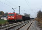 BR 185/409325/185-256-5-mit-einem-stahlzug-im 185 256-5 mit einem Stahlzug im Bahnhof von Hammerau am 9. November 2014.