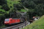 185 110-4 war am 20. August 2014 auf der  Gotthard-Strecke  bei Wassen talwrtstfahrend unterwegs.
