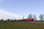 BR 185/642755/185-222-mit-einem-kesselwagenzug-am 185 222 mit einem Kesselwagenzug am 28. Dezember 2018 bei bersee am Chiemsee.