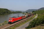 BR 185/744200/185-014-mit-einem-gemischten-gueterzug 185 014 mit einem gemischten Gterzug im 'Bchergrund' bei Lorch am Rhein.