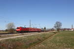 BR 185/913326/185-013-mit-einem-muellzug-aus 185 013 mit einem 'M�llzug' aus Freilassing kommend am 13. M�rz 2026 bei �bersee.