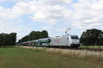 BR 185 private/707846/185-417-von-tx-logistik-mit 185 417 von 'TX Logistik' mit einem Autozug am 29. Juni 2020 bei Dauelsen in Niedersachsen.