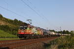 185 602 mit einem Kesselwagenzug aus Wrzburg kommend am 223. Juli 2021 bei Himmelstadt am Main.
