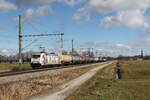 BR 185 private/765947/185-349-rhein-cargo-mit-einem 185 349 (Rhein Cargo' mit einem 'Kesselwagenzug aus Salzburg kommend am 5. Februar 2022 bei bersee am Chiemsee.