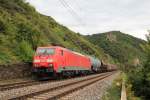 189 061-5 mit einem kurzen gemischten Gterzug am 22. August 2014 bei St. Goarshausen im Rheintal.