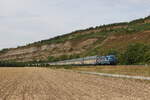 192 015 von  RTB Cargo  war am 5. August 2022 mit einem Autozug bei Thngersheim in Richtung Wrzburg unterwegs.