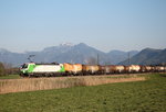 193 240-9 mit einem Kesselwagenzug aus Salzburg kommend am 20. April 2016 bei Weisham.