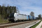 193 995 war am 15. April 2020 mit dem  Walter-Zug  bei Grabensttt in Richtung Mnchen unterwegs.