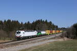 193 961 & 193 xxx mit einem Containerzug aus Salzburg kommend am 7. Mrz 2021 bei Grabensttt im Chiemgau.