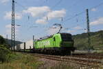 BR 193/740890/193-865-mit-einem-klv-am 193 865 mit einem 'KLV' am 21. Juli 2021 bei St. Goarshausen am Rhein.