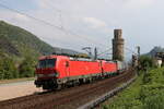 193 337 und 193 xxx mit einem  KLV  aus Bingen kommend am 4. Mai 2022 bei Oberwesel am Rhein.