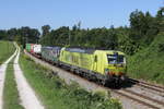 193 559  Naturrail  und 193 731  Railfanatics  waren am 21. August 2023 bei Sossau in Richtung Freilassing unterwegs.