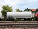 kesselwagen/442760/9395-013-2-der-spiess-urania-gmbh-am 9395 013-2 der 'SPIESS-URANIA GmbH' am 26. Juni 2015 im Bahnhof von Prien am Chiemsee.