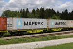container-tragwagen/699906/4850-418-sggrs-von-gatx-mit 4850 418 (Sggrs) von 'GATX' mit zwei 'MAERSK-Containern' am 24. Mai 2020 bei Grabensttt.