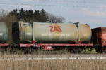 4454 025 (Lgms) mit einem  ZAS-Mll-Container  am 16. April 2021 bei Bernau am Chiemsee.