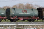 4454 027  Lgms) mit einem  Mllcontainer  am 4. April 2022 bei Bernau am Chiemsee.