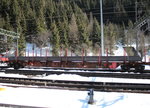 flachwagen/486720/3507-048-6-rbns-mit-stahl-beladen 3507 048-6 (Rbns) mit Stahl beladen am 19. Mrz 2016 im Bahnhof 'Brenner'.