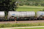 kesselwagen/704735/7833-158-zacens-von-gatx-am 7833 158 (Zacens) von 'GATX' am 24. Juni 2020 bei Dollnstein/Altmhltal.