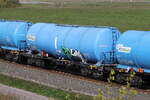 kesselwagen/791270/7829-386-zacns-von-rti-wagon-am 7829 386 (Zacns) von 'RTI-Wagon' am 11. Oktober 2022 bei Harrbach im Maintal.
