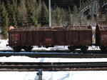 5931 108-9 (Ealos-t) mit Holz beladen am 19.Mrz 2016 im Bahnhof  Brenner .