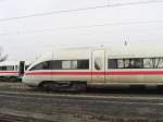 Wegen eines Personenschadens auf der Strecke Mnchen-Salzburg kamen
die Beiden ICE´s  Hansestadt Wismar  und  Paderborn im Bahnhof von
bersee zum stehen. Aufgenommen am 14. Mrz 2009.
