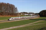 412 219 war als  ICE 114  auf dem Wege nach Mnchen. Aufgenommen am 17. Dezember 2023 bei Axdorf im Chiemgau.