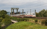 Zuge/520188/ice-401-016-ueberfaehrt-am-2 ICE 401 016 berfhrt am 2. September 2016 die 'Sderelbbrcken' in Hamburg- Wilhelmsburg.