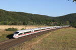 Zuge/787169/403-033-goslar-aus-gemuenden-kommend 403 033 'Goslar' aus Gemnden kommend am 8. August 2022 bei Harrbach am Main.