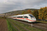 Zuge/793797/403-023-schaffhausen-und-403-027 403 023 'Schaffhausen' und 403 027 'Siegen' waren am 12. Oktober 2022 bei Thngersheim in Richtung Wrzburg unterwegs.
