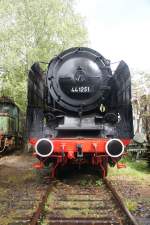 44 1251 ist eine der besser erhaltenen Lokomotiven im Eisenbahn-Museum von Hermeskeil. Aufgenommen am 27. August 2011.