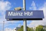 Bahnhofsschild  Mainz Hbf  am 23. August 2014.