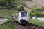br-460/776251/460-015-von-trans-regio-bei 460 015 von 'TRANS REGIO' bei der Einfahrt in Oberwesel am 4. Mai 2022.