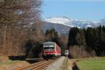 628 585 aus Aschau kommend am 7. April 2015 bei Umratshausen auf dem Weg nach Prien am Chiemsee.