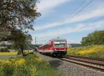 628 589 der  Sdost-Bayernbahn  auf einer Sonderfahrt am 15. Mai 2015 bei Karlstadt am Main.