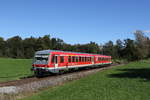 628 558 der  Chiemgau-Bahn  auf dem Weg von Prien nach Aschau. Aufgenommen am 4. Oktober 2020 bei Vachendorf.
