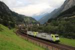 185 549-3 und 185 550-1 unterwegs in Richtung Gotthard-Tunnel. Aufgenommen am 19. August 2014 bei Gurtnellen.