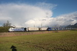 185 663-2 mit dem  Ekol -Zug aus Salzburg kommend begegnet am 27. April 2016 bei Weisham einem  Meridian-Zug .