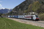 lokomotion-9/552191/186-284-und-186-290-mit 186 284 und 186 290 mit dem 'Walter-KLV' am 8. April 2017 bei Freienfeld/Campo di Trens.