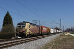 lokomotion-9/694743/193-777-mit-einem-klv-aus 193 777 mit einem 'KLV' aus Salzburg kommend am 1. April 2020 bei bersee am Chiemsee.