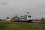 386 024 von  METRANS  mit einem Containerzug am 28. Mrz 2019 bei Bremen-Mahndorf.