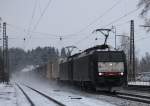 ES 64 F4-035 mit einer Schwesterlok zieht ebenfalls eine  ROLA  in Richtung Brenner. Aufgenommen am 12. Januar 2013 in Bahnhof von Assling.