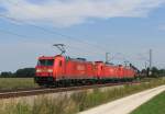 185 274-9 war am 24. August 2013 mit zwei weiteren Loks der Baureihe 185 bei bersee in Richtung Rosenheim unterwegs.