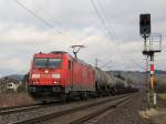 185 310-0 war am 21. Februar 2014 mit einem Kesselwagenzug im Maintal unterwegs.