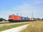 Railion/409985/185-285-4-zog-am-28-juni 185 285-4 zog am 28. Juni 2014 einen Containerzug von Salzburg kommend durch den Chiemgau.