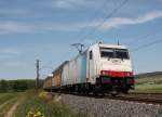 Railpool/430972/185-636-8-mit-dem-artmann-zug-am 185 636-8 mit dem 'Artmann-Zug' am 14. Mai 2015 bei Retzbach im Maintal.
