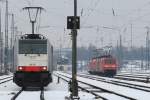 186 101 von  Railpool  steht am 27. Mrz 2013 abfahrbereit in Mnchen-Ost.