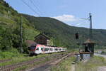 vias-5/741305/428-xxx-von-vias-am-21 428 xxx von 'VIAS' am 21. Juli 2021 bei der Einfahrt in den Bahnhof von Kaub am Rhein.