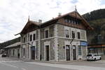 Der Bahnhof von  Gossensass/Colle Isarco  von der Straenseite am 7. April 2017 aufgenommen.