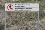 Hinweisschild im Bahnhof von Sterzing, aufgenommen am 7. April 2017.