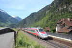 Nachschu auf einen in Richtung Gotthard fahrenden ETR 610 am 26. Mai 2016 bei Silenen.